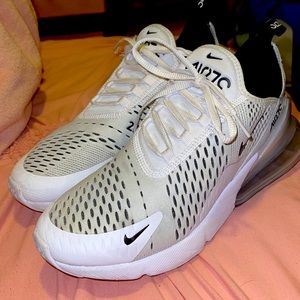 White Nike Air max 270s